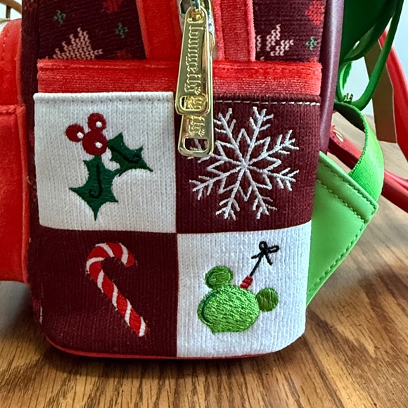 Loungefly Disney Minnie Mouse Sweater
Holiday Mini Backpack & wallet NWT - Picture 10 of 11